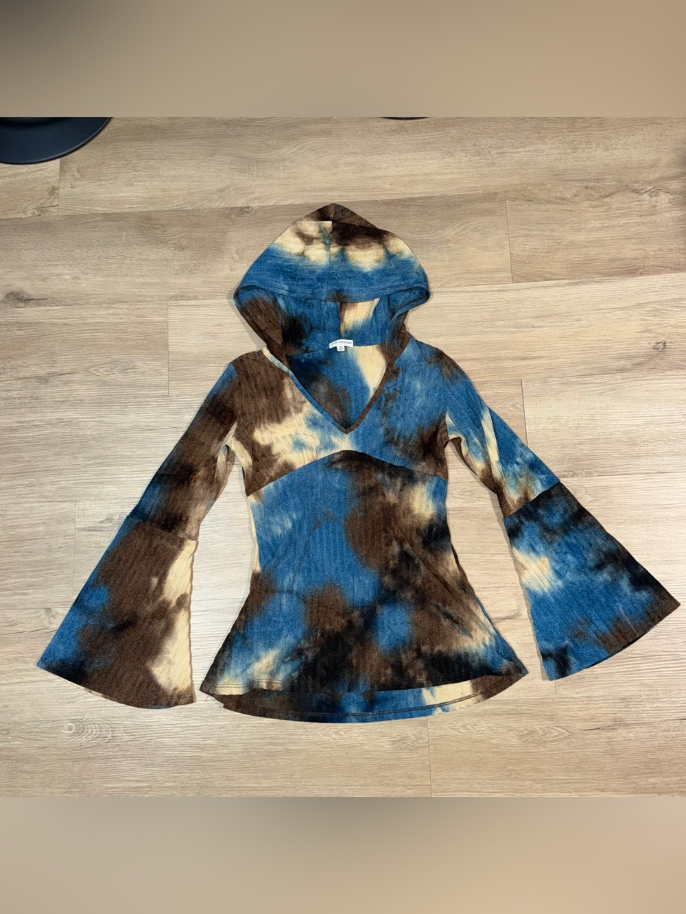 EARTHBOUND Blue, Brown & Cream Tie-Dye Hooded V-Neck Top